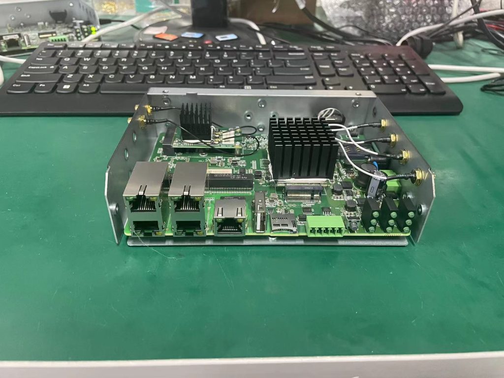 the internal structure of 4g industrial routers