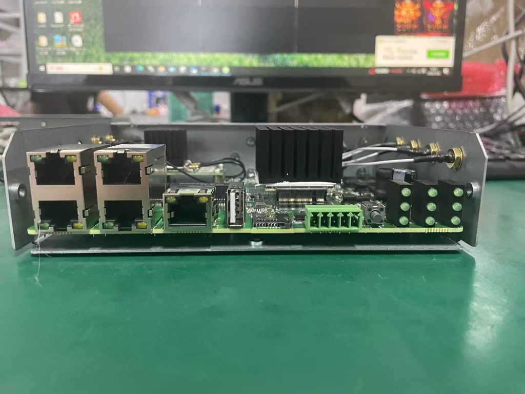 the internal structure of 4g industrial routers